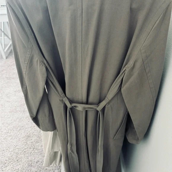 Everlane Lightweight Trench Coat - Picture 3 of 4